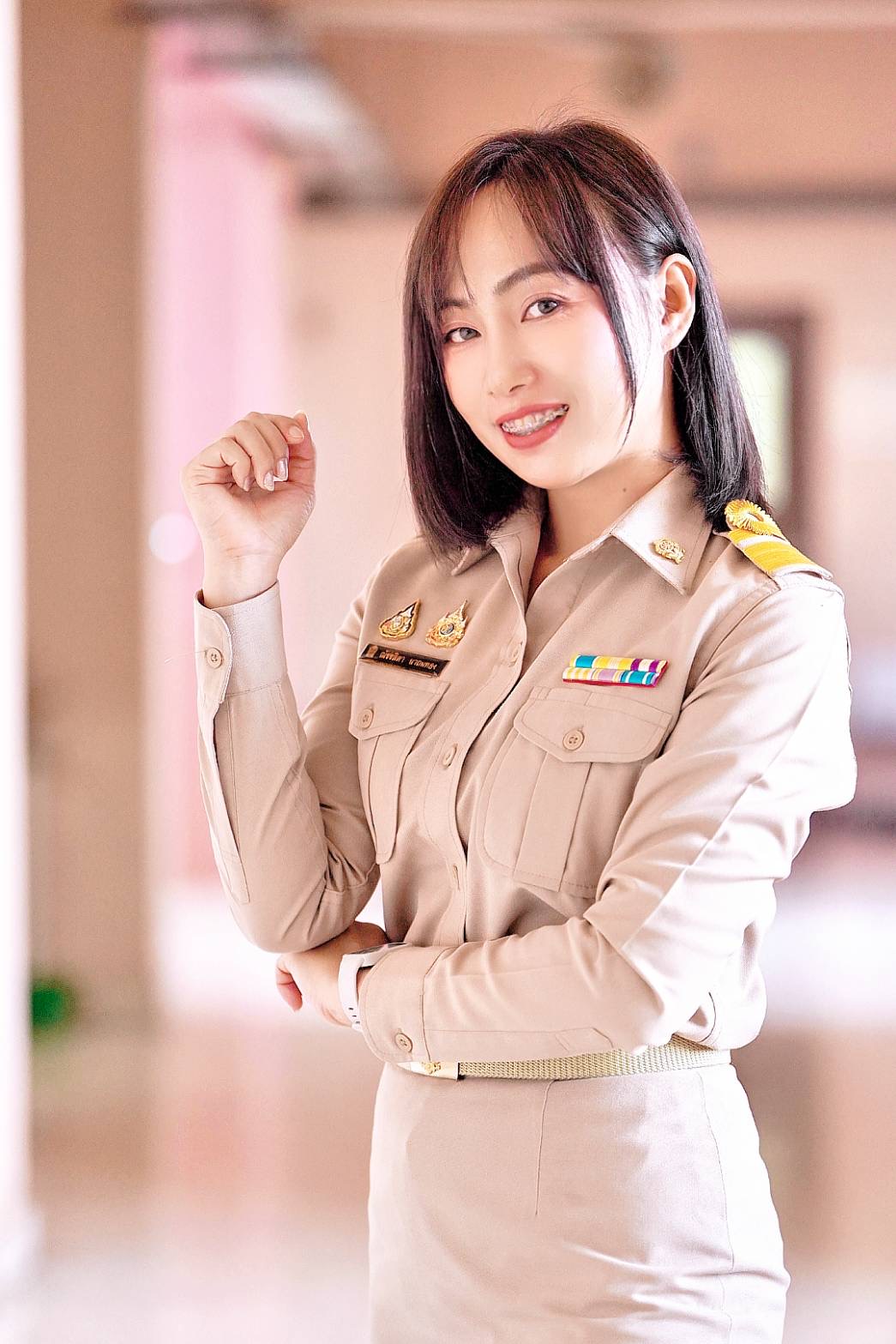 นางณัชชลิดา นาถมทอง